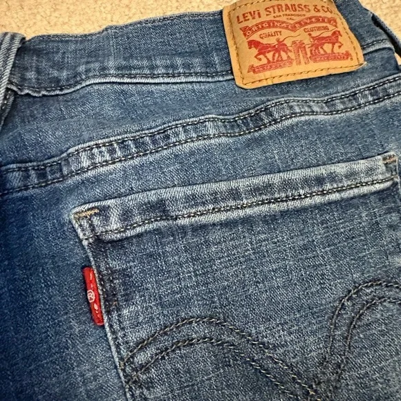 Levi's Women's Boot Cut Jeans in Classic Denim - Picture 6 of 7